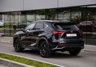 Подержанный автомобиль Lexus NX 2020 года (8 фото)