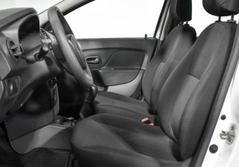 Подержанный автомобиль Renault Logan Sedan 2018 года (10 фото)