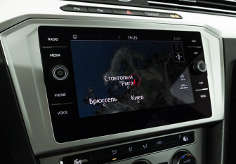 Подержанный автомобиль Volkswagen Passat Wagon 2019 года (17 фото)