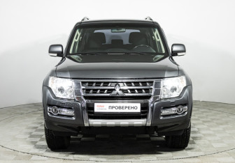 Подержанный автомобиль Mitsubishi Pajero 2015 года (2 фото)