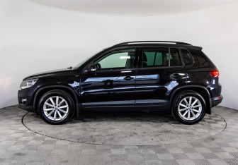 Подержанный автомобиль Volkswagen Tiguan 2015 года (8 фото)
