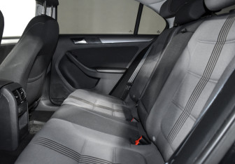 Подержанный автомобиль Volkswagen Jetta Sedan 2017 года (12 фото)