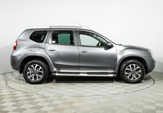 Подержанный автомобиль Nissan Terrano 2016 года (4 фото)