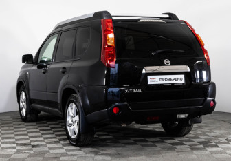 Подержанный автомобиль Nissan X-Trail 2007 года (7 фото)