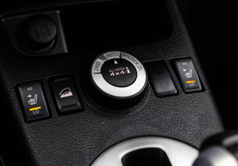 Подержанный автомобиль Nissan X-Trail 2010 года (14 фото)