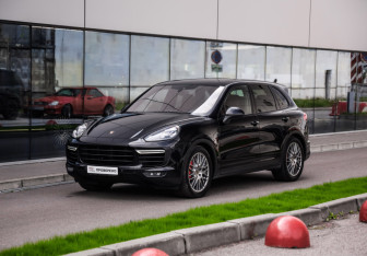 Подержанный автомобиль Porsche Cayenne 2014 года (3 фото)