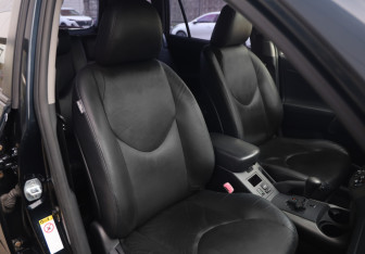 Подержанный автомобиль Toyota RAV4 2012 года (27 фото)