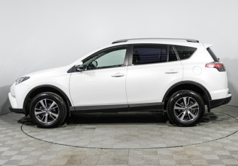 Подержанный автомобиль Toyota RAV4 2019 года (8 фото)