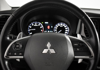 Подержанный автомобиль Mitsubishi Outlander 2013 года (18 фото)