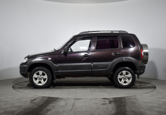 Подержанный автомобиль Chevrolet Niva 2011 года (8 фото)