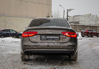 Подержанный автомобиль Audi A4 Sedan 2015 года (8 фото)