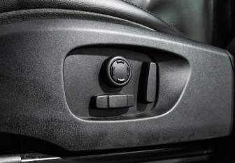 Подержанный автомобиль Land Rover Discovery Sport 2015 года (18 фото)