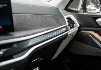 Подержанный автомобиль BMW X5 2024 года (17 фото)