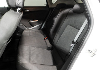 Подержанный автомобиль Opel Astra Hatchback 2012 года (10 фото)