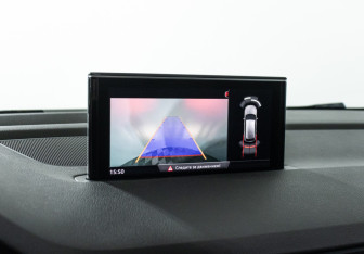 Подержанный автомобиль Audi Q7 2015 года (15 фото)