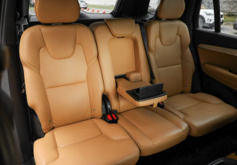 Подержанный автомобиль Volvo XC90 2019 года (32 фото)
