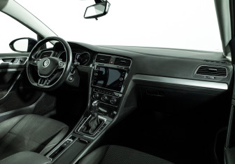Подержанный автомобиль Volkswagen Golf Hatchback 2018 года (9 фото)