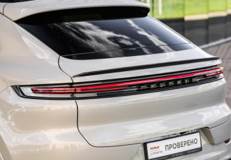 Подержанный автомобиль Porsche Cayenne 2025 года (13 фото)