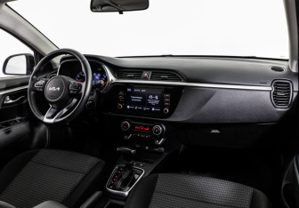 Подержанный автомобиль Kia Rio Hatchback 2021 года (9 фото)