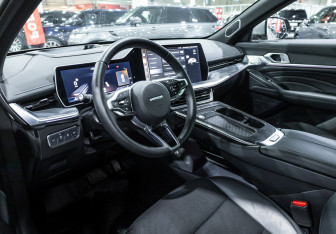 Подержанный автомобиль Haval F7 2025 года (14 фото)