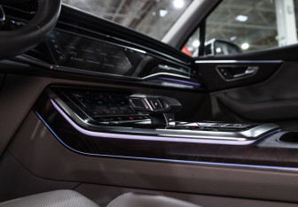 Подержанный автомобиль Audi Q7 2021 года (24 фото)