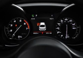 Подержанный автомобиль Alfa Romeo Giulia 2018 года (18 фото)