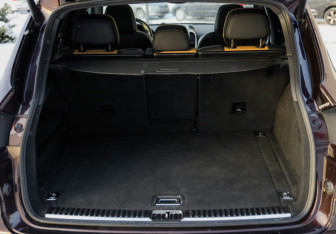 Подержанный автомобиль Porsche Cayenne 2015 года (37 фото)