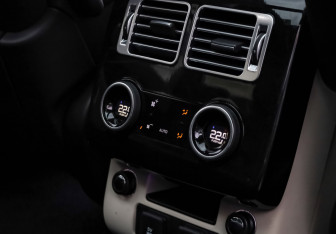 Подержанный автомобиль Land Rover Range Rover 2020 года (12 фото)