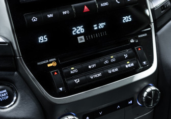 Подержанный автомобиль Toyota Land Cruiser Suv 2018 года (23 фото)
