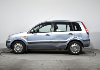 Подержанный автомобиль Ford Fusion 2008 года (8 фото)