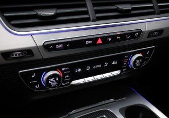 Подержанный автомобиль Audi Q7 2016 года (21 фото)