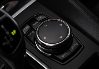 Подержанный автомобиль BMW X6 2016 года (25 фото)