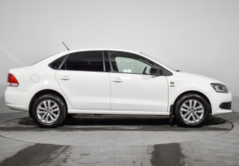 Подержанный автомобиль Volkswagen Polo Sedan 2013 года (4 фото)