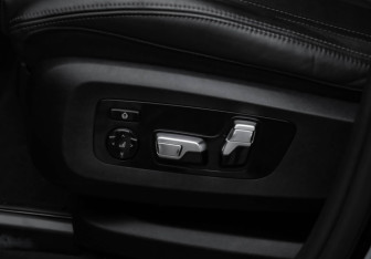 Подержанный автомобиль BMW X6 2024 года (25 фото)