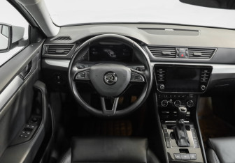 Подержанный автомобиль Skoda Superb Liftback 2018 года (11 фото)