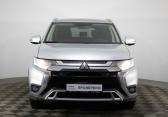 Подержанный автомобиль Mitsubishi Outlander 2019 года (2 фото)