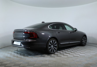 Подержанный автомобиль Volvo S90 2021 года (19 фото)