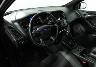 Подержанный автомобиль Ford Focus Sedan 2012 года (11 фото)