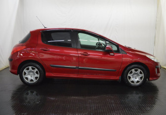 Подержанный автомобиль Peugeot 308 Hatchback 2009 года (4 фото)