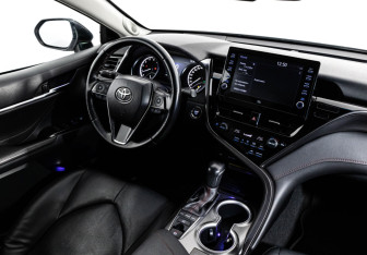 Подержанный автомобиль Toyota Camry Sedan 2021 года (15 фото)