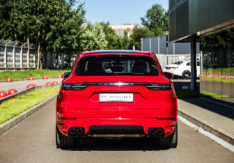 Подержанный автомобиль Porsche Cayenne 2022 года (7 фото)