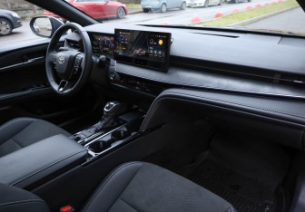 Подержанный автомобиль Toyota Camry Sedan 2024 года (10 фото)