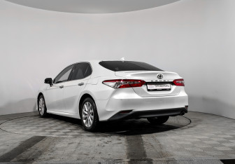 Подержанный автомобиль Toyota Camry Sedan 2019 года (7 фото)