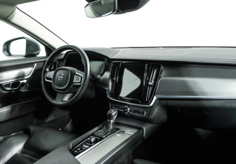 Подержанный автомобиль Volvo S90 2019 года (9 фото)