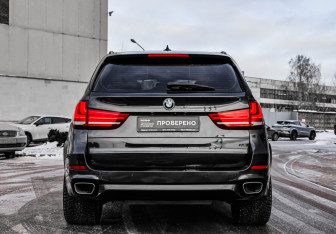 Подержанный автомобиль BMW X5 2016 года (8 фото)