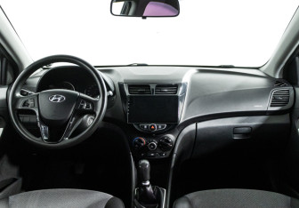 Подержанный автомобиль Hyundai Solaris Sedan 2011 года (13 фото)