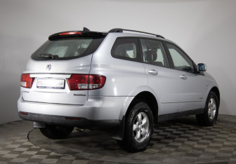 Подержанный автомобиль SsangYong Kyron 2010 года (5 фото)