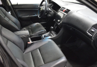 Подержанный автомобиль Honda Accord Sedan 2006 года (12 фото)