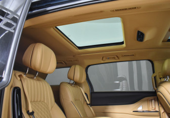 Подержанный автомобиль Voyah Dream 2023 года (16 фото)