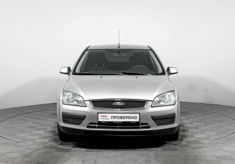 Подержанный автомобиль Ford Focus Sedan 2006 года (2 фото)
